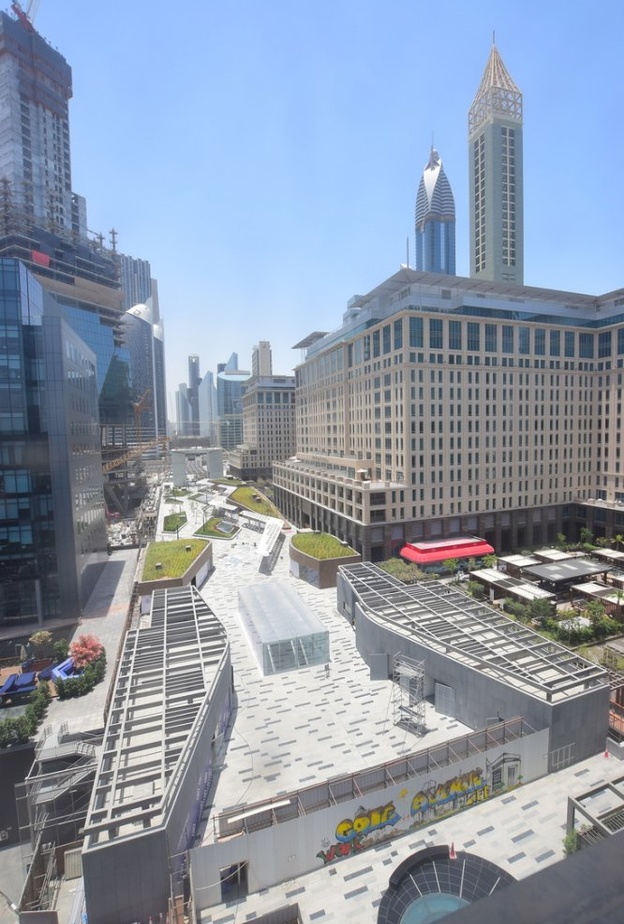 مركز دبي المالي العالمي يستضيف النسخة الأولى من فعالية DIFC Runway في قرية البوابة