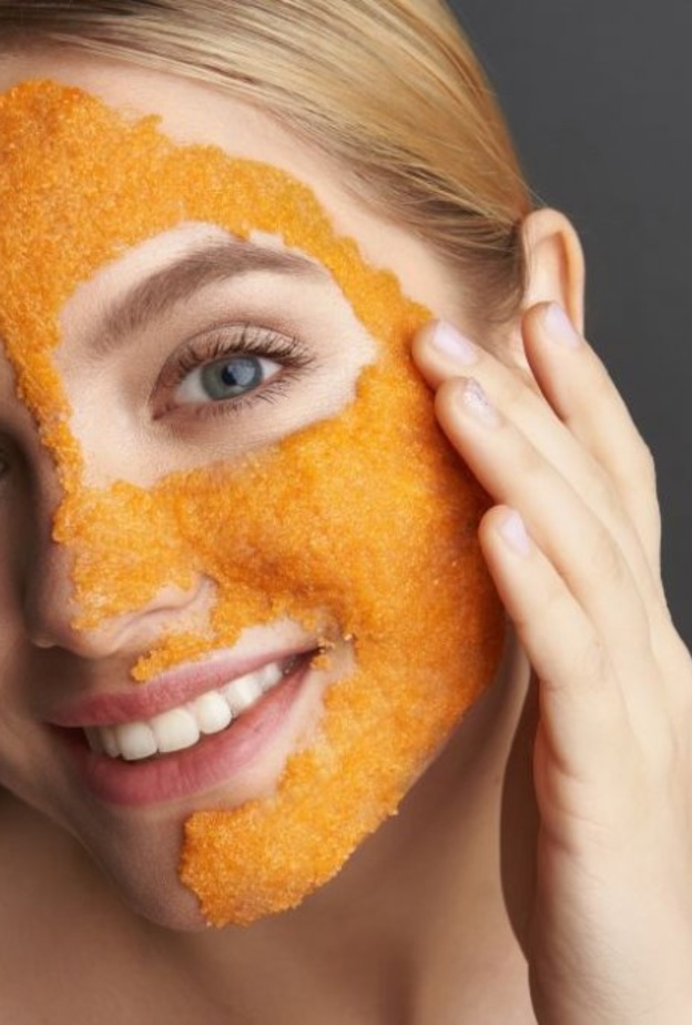 ماسك البرتقال وخشب الصندل