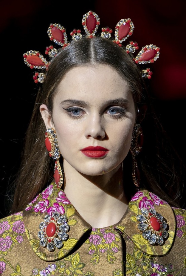 إطلالة جمالية من عرض Dolce & Gabbana