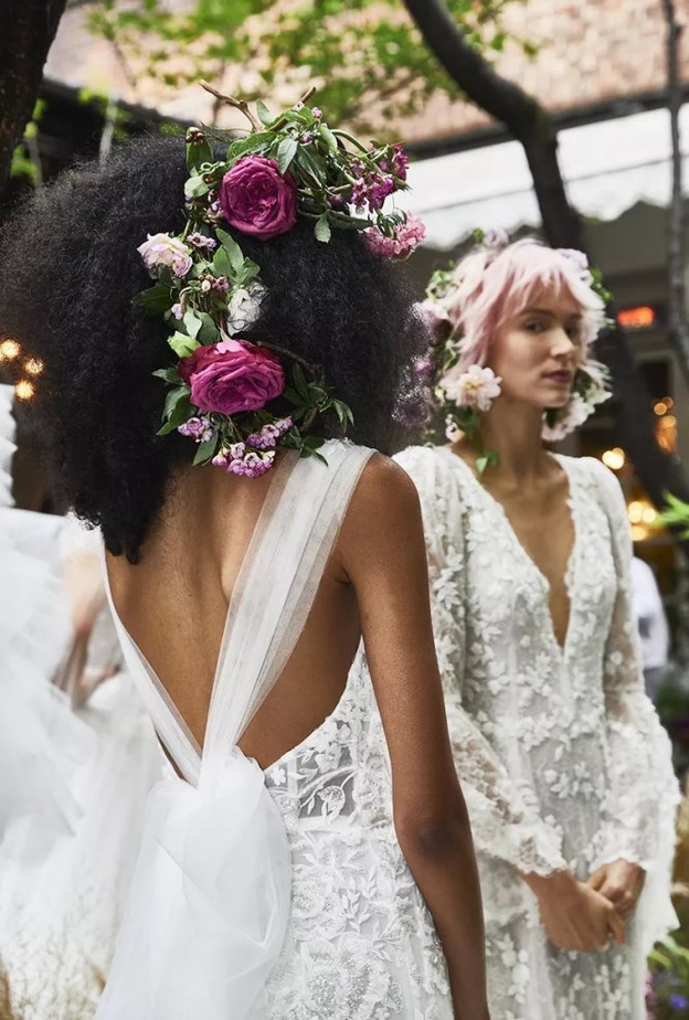 فستان مفتوح الظهر من ماركيزا