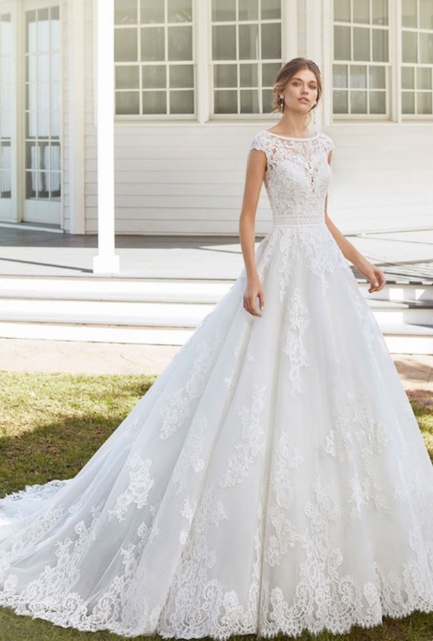 فساتين دانتيل