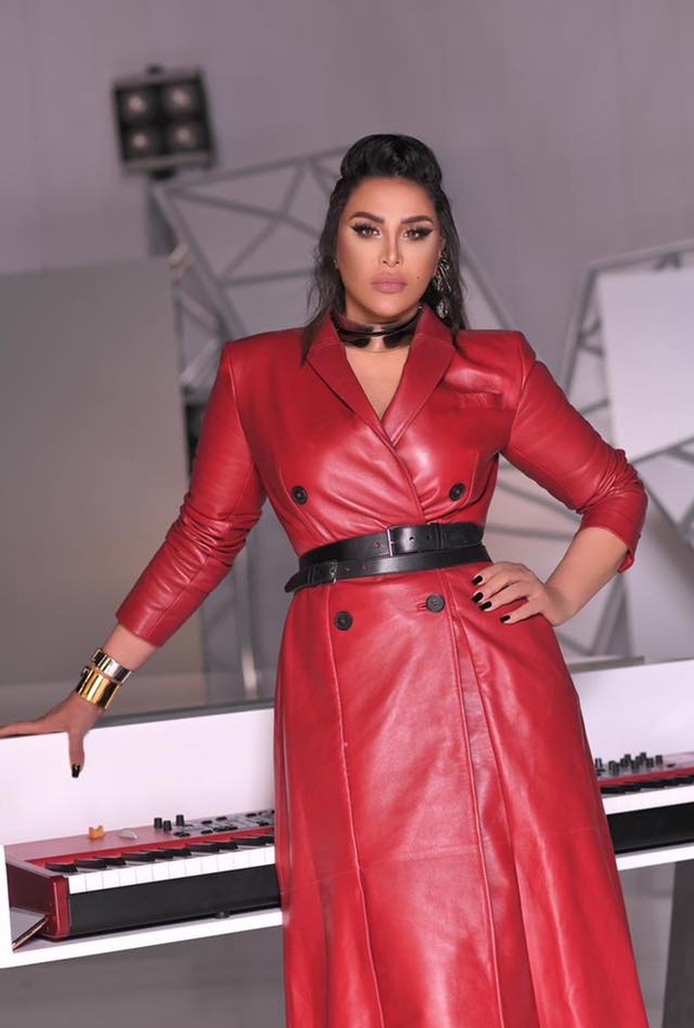 اطلالة انيقة من تصميم طوني صوايا