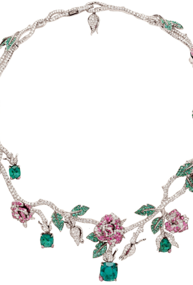 تصميم عقد فاخر برخرفة مستوحاة من الورود من Dior