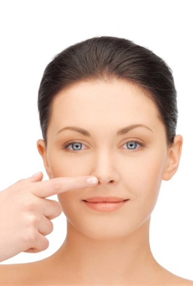 قومي بعلاج مسام وجهك باستخدام التبخبر