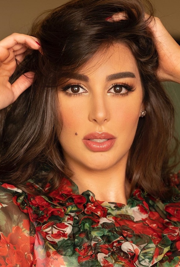  ياسمين صبري بإطلالة مكياج ناعمة