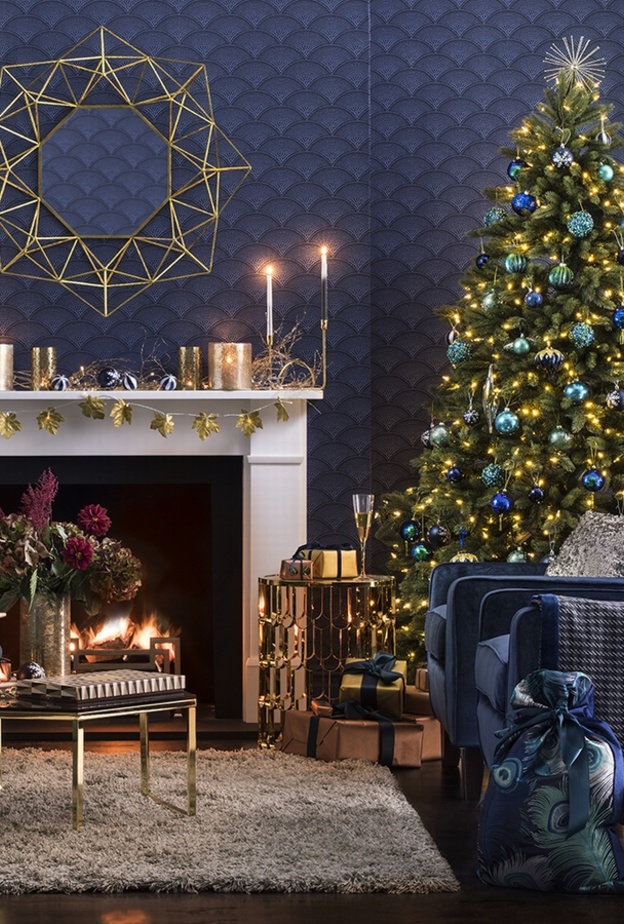 ديكورات كريسماس بروعة اللون الأحمر الجذاب