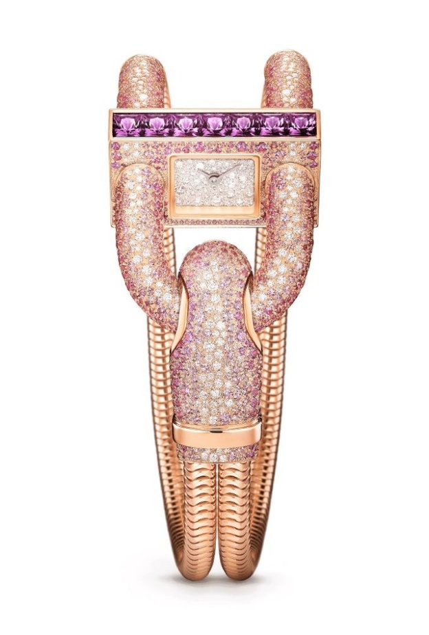 ساعة فخمة ومختلفة بأساور ماسية ملتفة ومينا ملون من Piaget