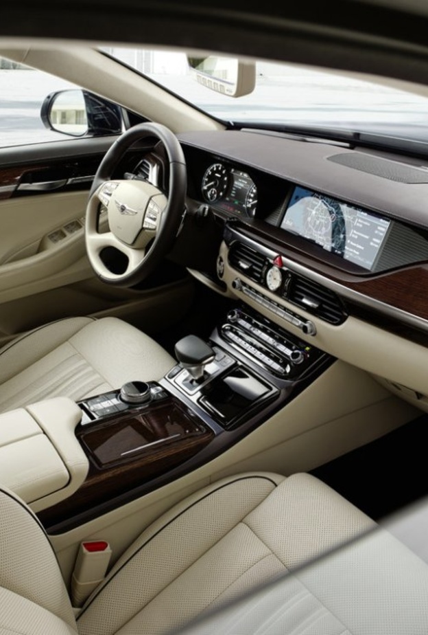 جينيسيس G90 سيارة تطوي معها المسافات بمتعة دون عناء