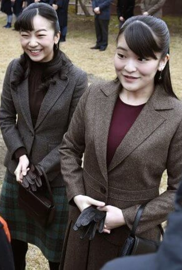 الأميرتان ماكو وكاكو تستضيفان احتفالية شتوية للأجانب في اليابان