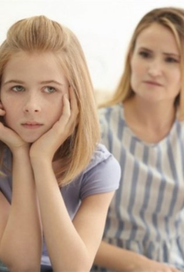 كيف تكسب الأم صداقة ابنتها المراهقة 