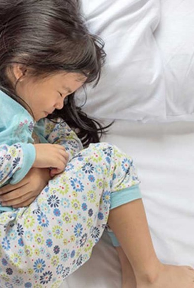 اعراض اصابة الاطفال بديدان البطن وطرق علاجها