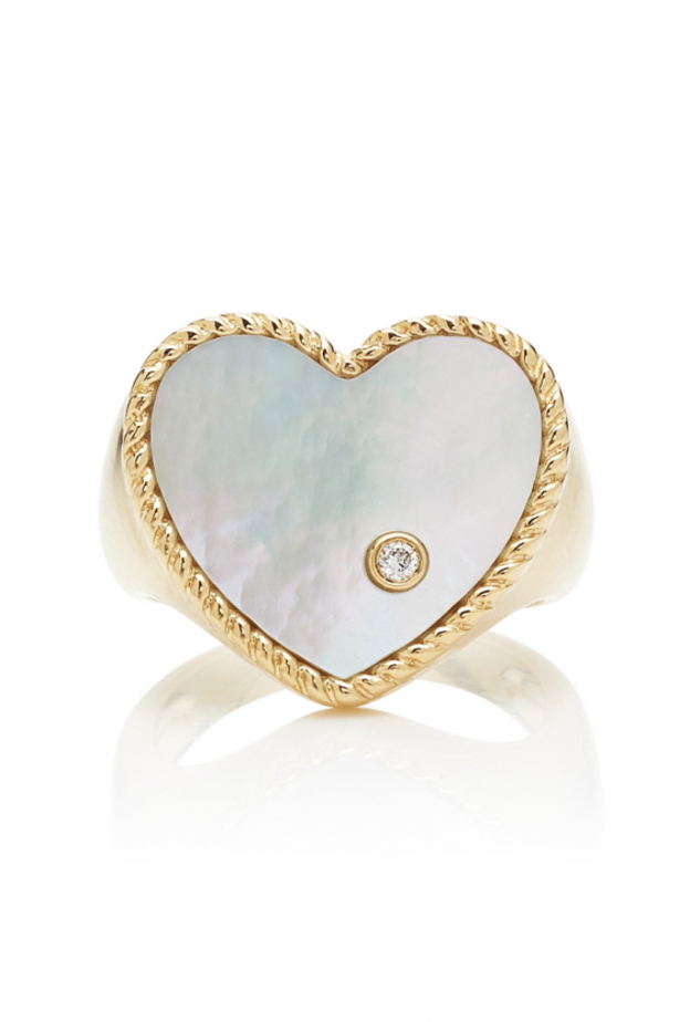 اقراط ذهب حلزونية مزينة بقطع صدفية من Ilias Lalaounis