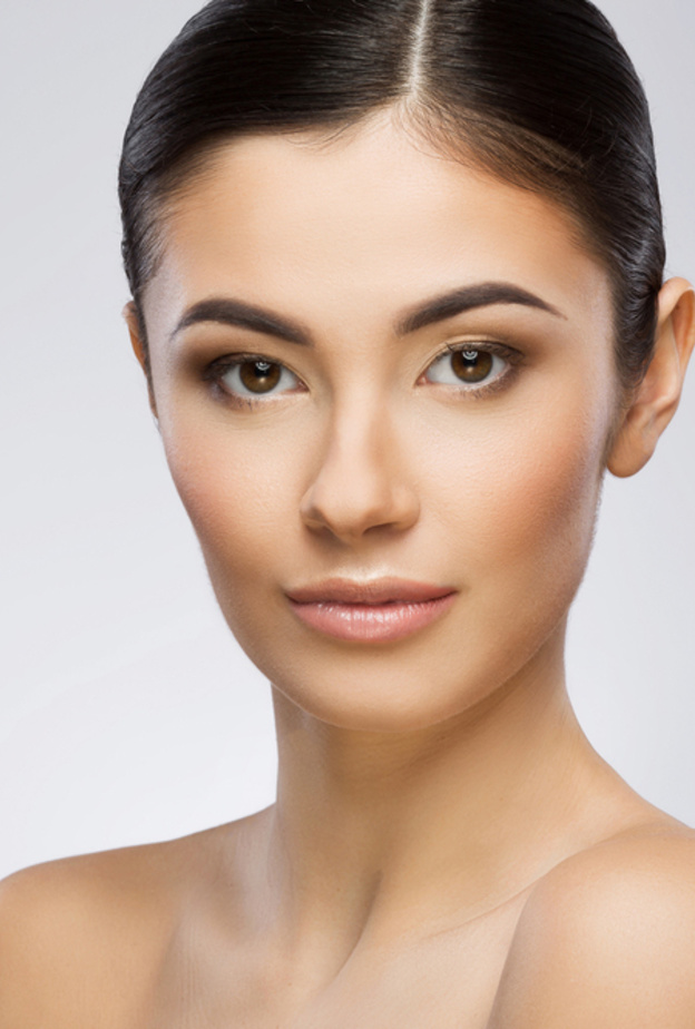 فوائد  واضرار زيت الخروع للحواجب والرموش