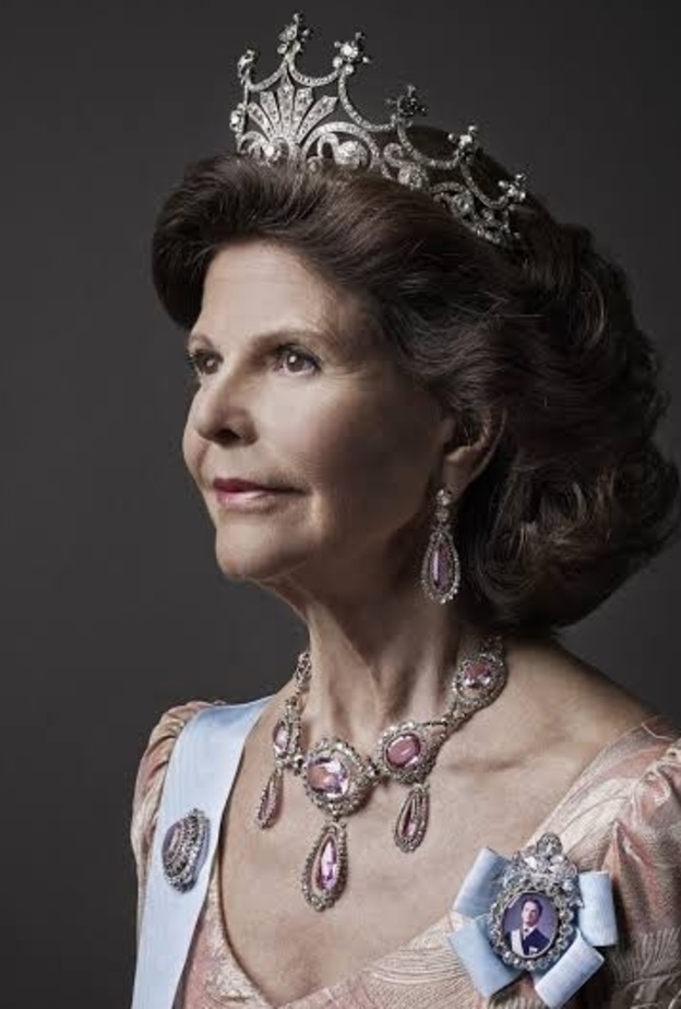 أجمل مجوهرات سيلفيا ملكة السويد في عيد ميلادها