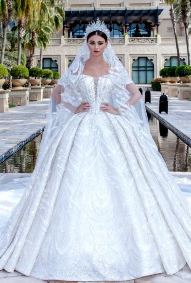 إسبوزا تطلق مجموعة أزياء الزفاف لربيع وصيف 2020