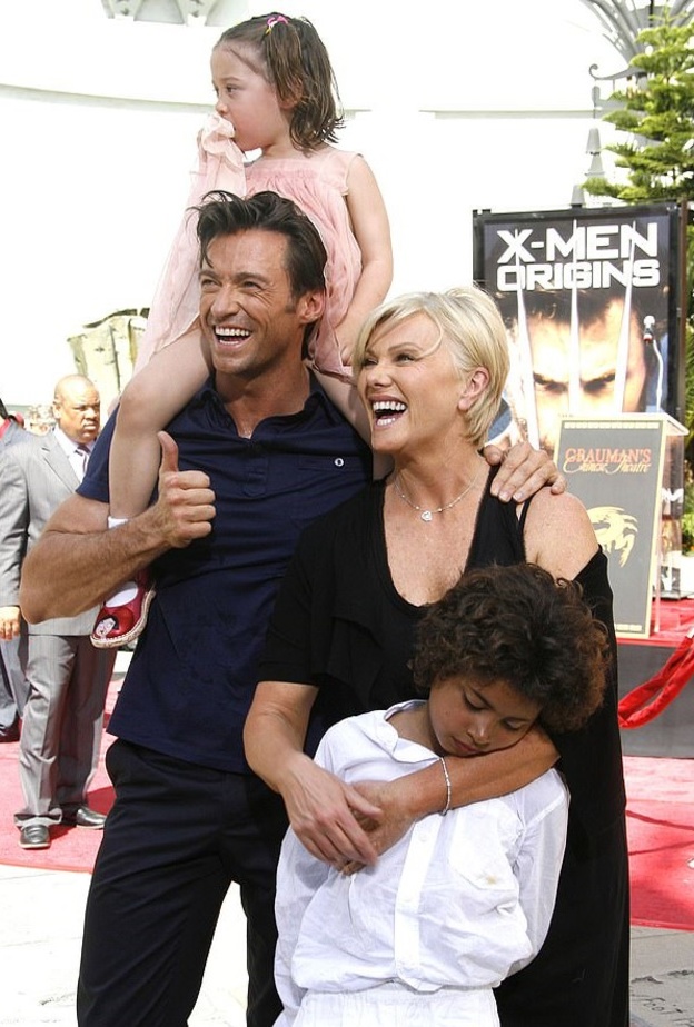 هيو جاكمان وأسرته