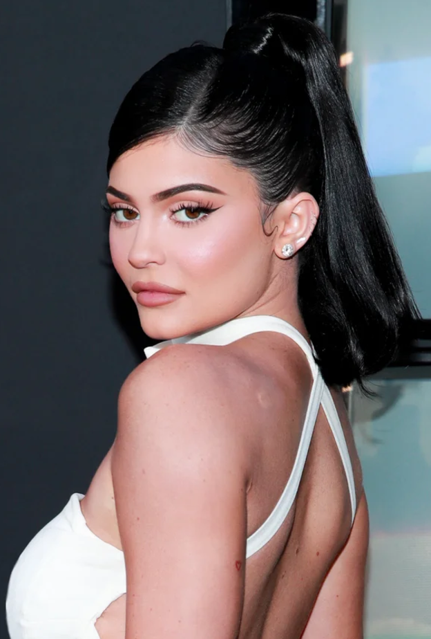 تسريحة ذيل الحصان