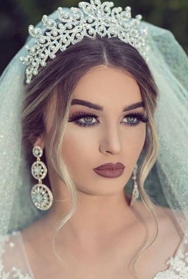 احرصي على اختيار مكياج شفاه وردي فاتح يناسب مكياجك الناعم