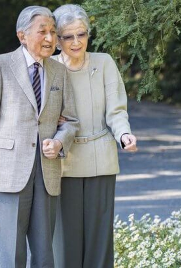 الإمبراطور السابق لليابان يحتفل بعيد ميلاده السادس والثمانين