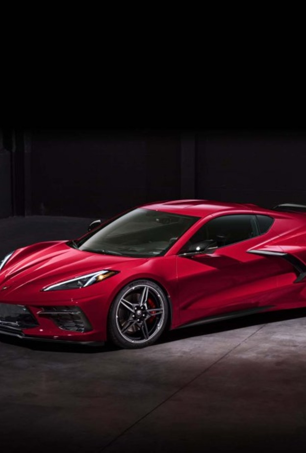 Corvette تقترب من سيارة بي إم دبليو M4 GTS