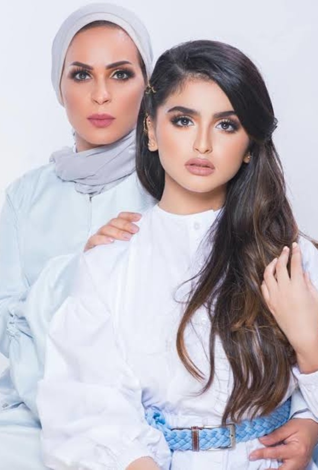 منى السابر وابنتها حلا