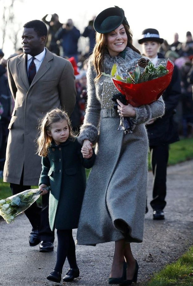 أطلت دوقة كورنويل باللون البنفسجي