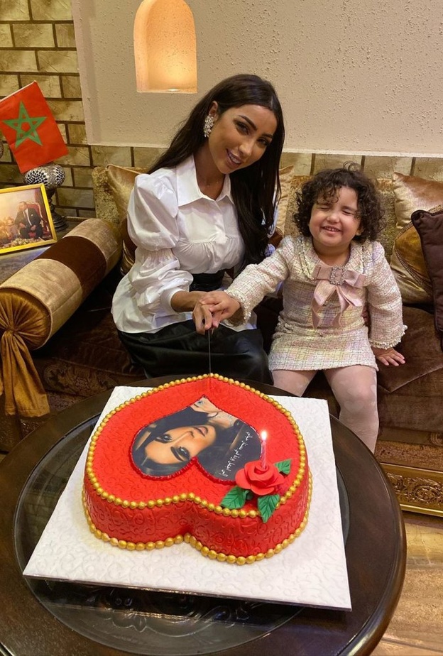 دنيا بطمة وابنتها 