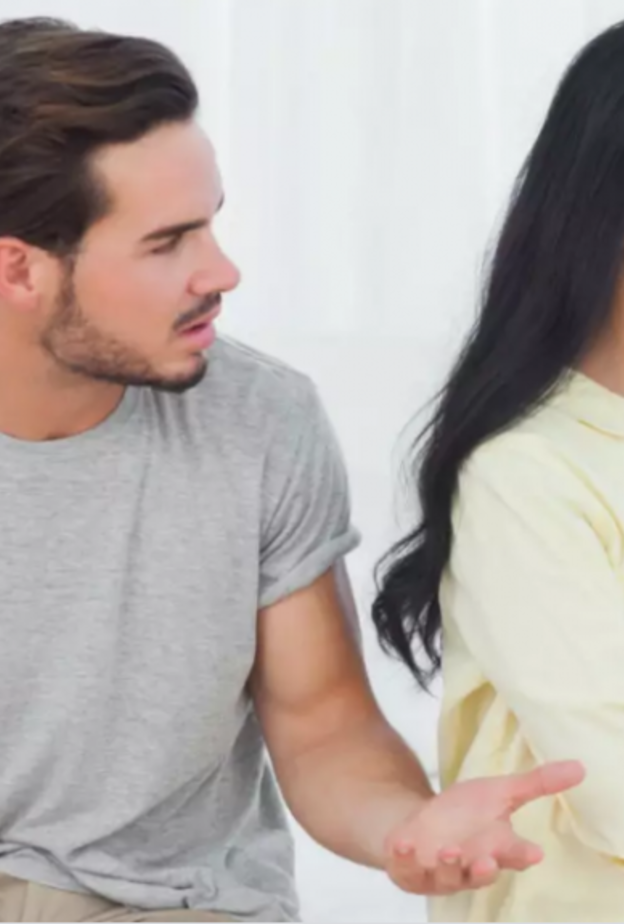 إلفتي نظره الى شعورك بالضيق والانزعاج من تصرفه