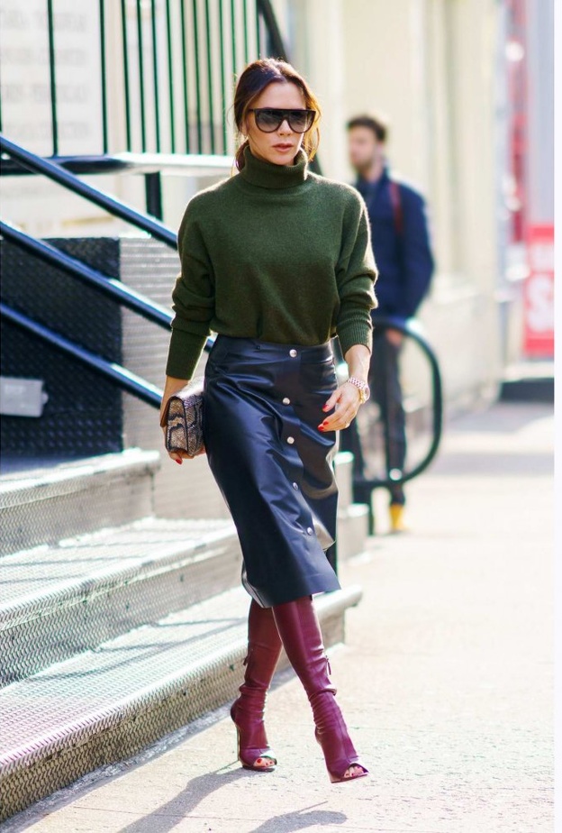 اجمل احذية فيكتوريا بيكهام عالية الساق لعام 2019 باللون الاحمر الجلدي