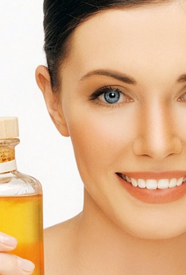 فوائد زيت السمسم للشعر والبشرة وطرق استخدامه