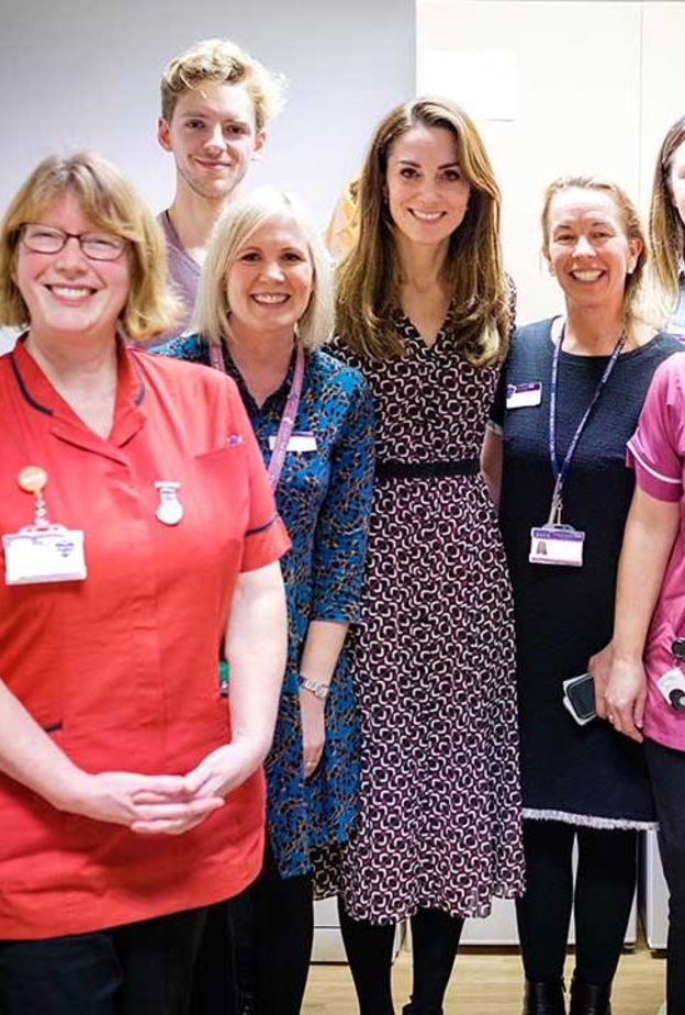 تألقت بفستان ميدي من تصميم Michael Kors يبلغ ثمنه £190