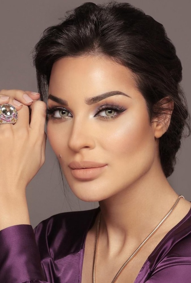 اجمل اطلالات نادين نجيم عام 2019 مع العدسات اللاصقة الخضراء