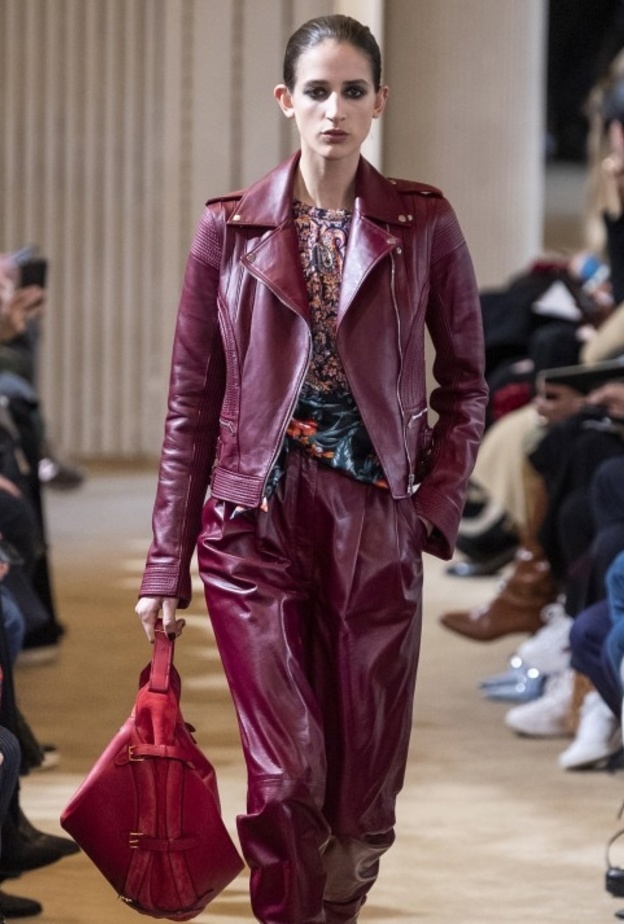 كيف تنسقين السترة الجلدية مع إطلالاتك اليومية من دار Salvatore Ferragamo