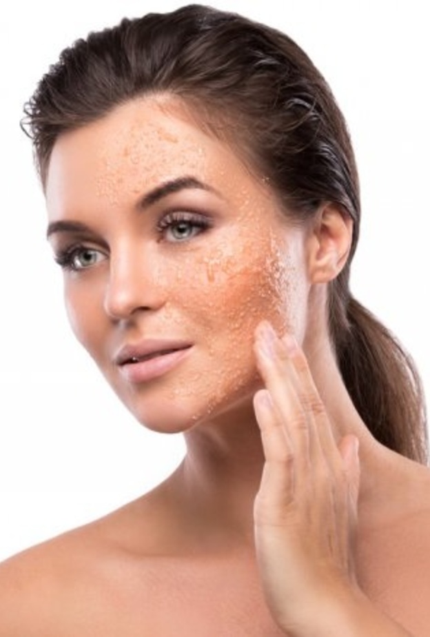 طبقي وصفات بالسكر البني لتقشير الوجه