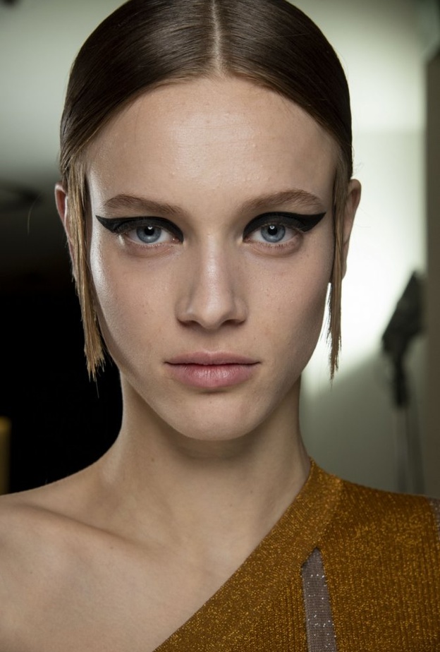 احمر شفاه قوي ولماع على طريقة ‏Tadashi Shoji