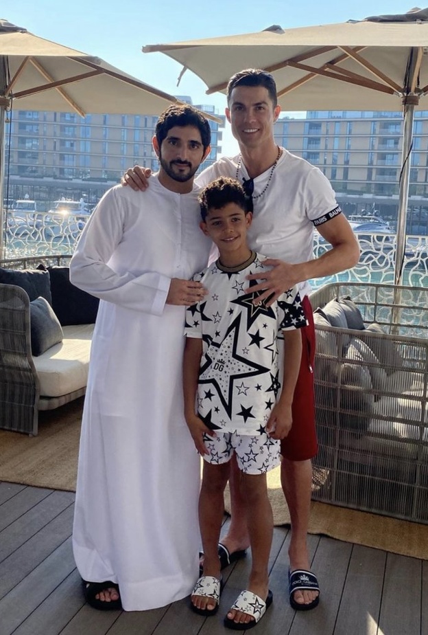 الشيخ حمدان بن محمد بن راشد مع اللاعب البرتغالي الشهير كريستيانو رونالدو في دبي