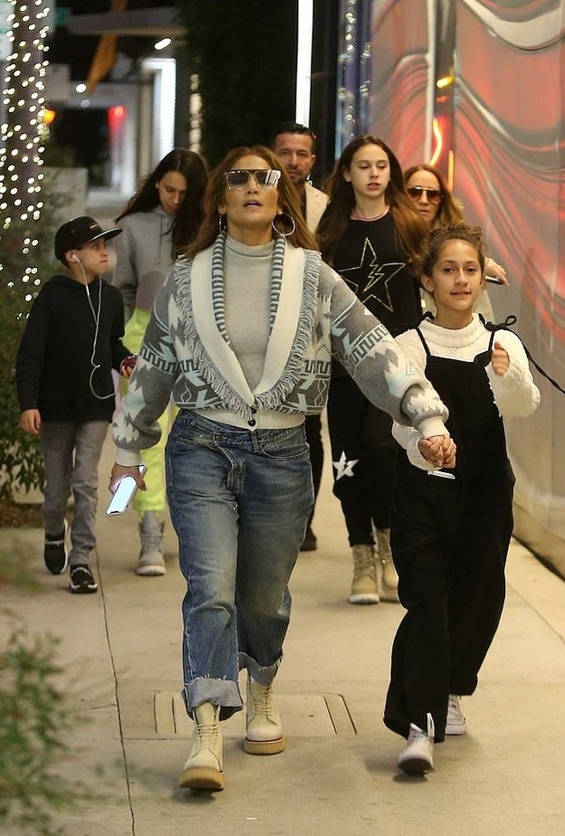 اطلالة جنيفير لوبيز