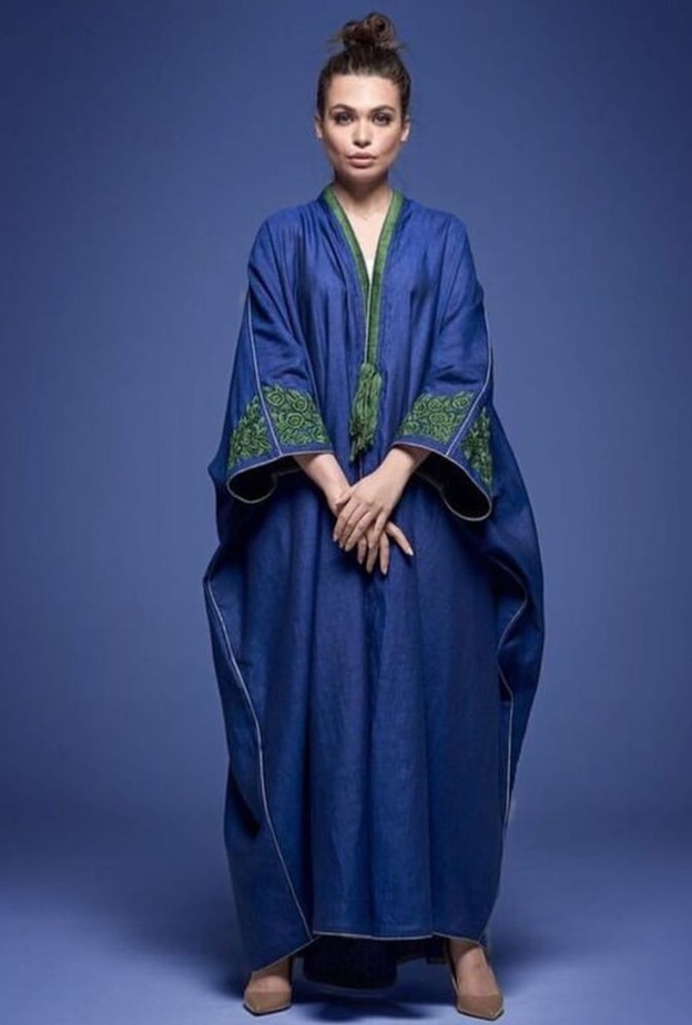 عبايات باللون الازرق