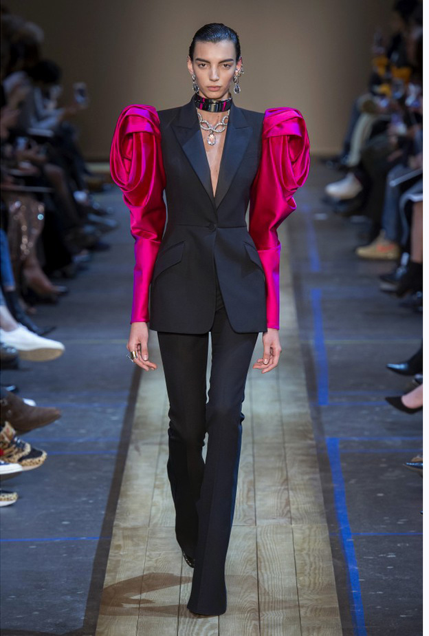 أبرز صيحات موضة السنيكرز الاصفر عام 2019 من دار Off White