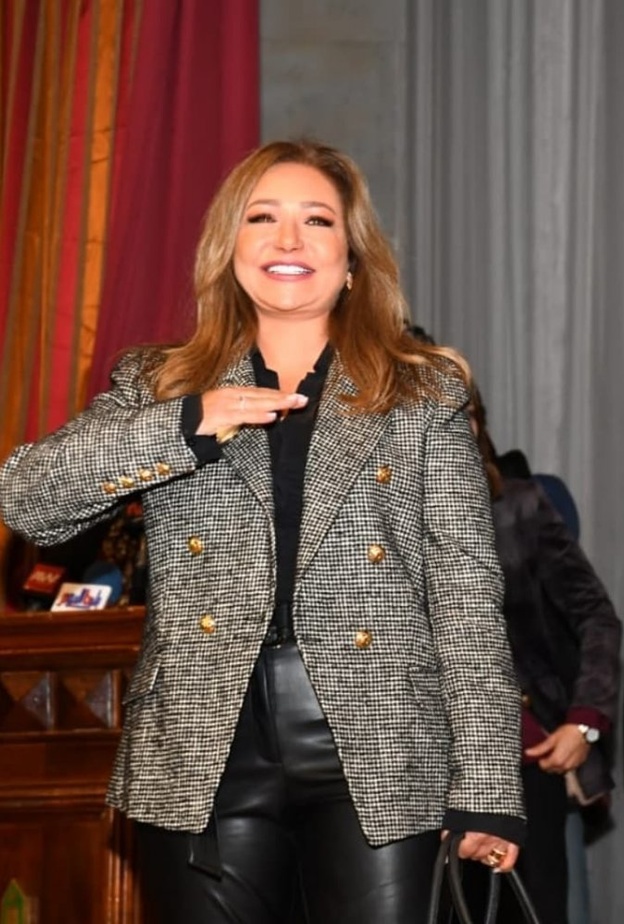 ليلى علوي عايدت الجمهور في راس السنة 2020