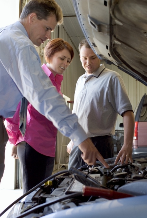 تأكدي من أن إطارات السيارة في حالة جيدة ولا تحتاج لأن يتم استبدالها