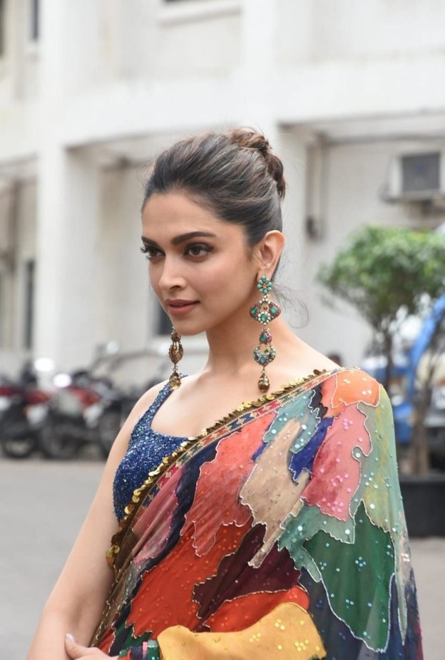 اختارت النجمة الهندية ديبيكا بادوكون (Deepika Padukone) أن تشارك معجبيها في احتفالهم ببداية عام 2020