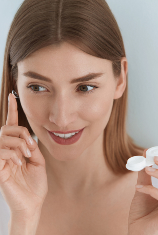  كيفية اختيار لون العدسات اللاصقة المناسب لدرجة البشرة