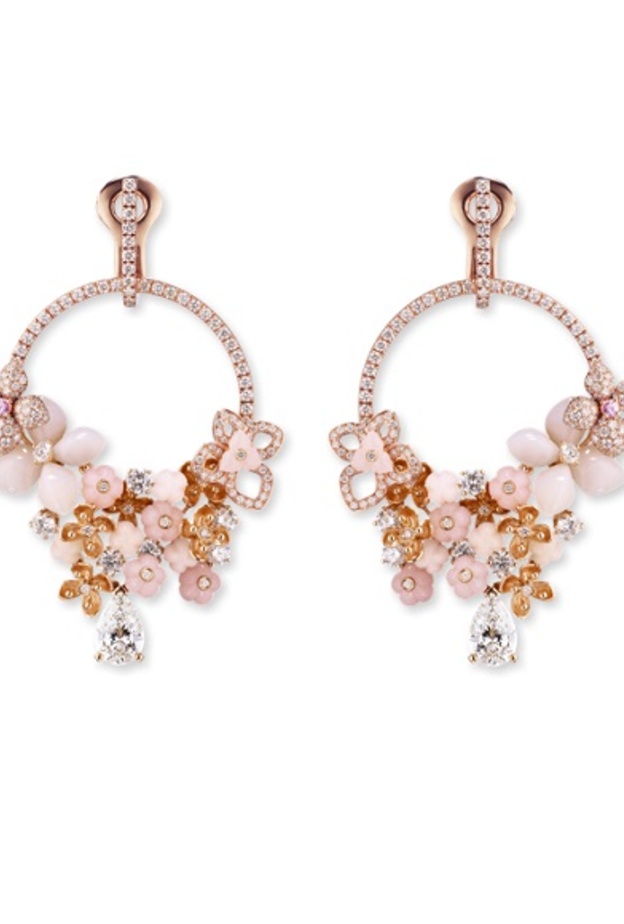 اقراط ذهب وردي على شكل بتلات مرصعة بالماس من Tiffany & Co