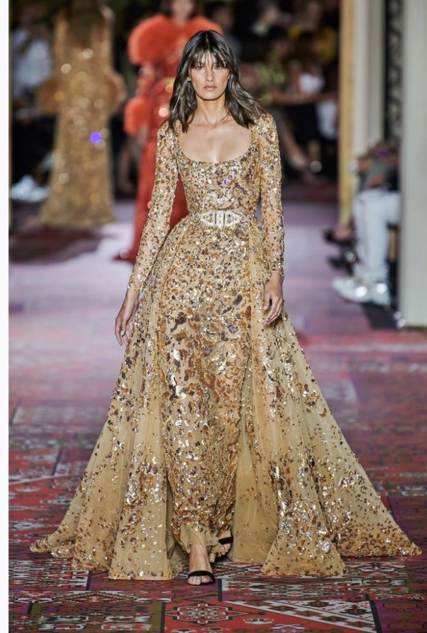 فساتين خطوبة باللون الذهبي من مجموعة ايلي صعب