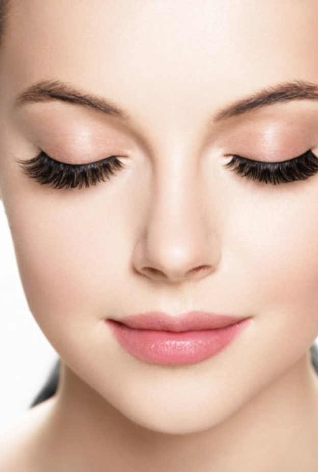 أضرار عملية زراعة الرموش الدائمه 