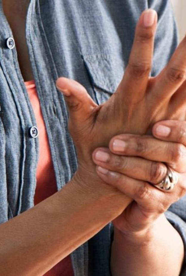  أمراض المناعة الذاتية تسبب تشنجات في الذراع