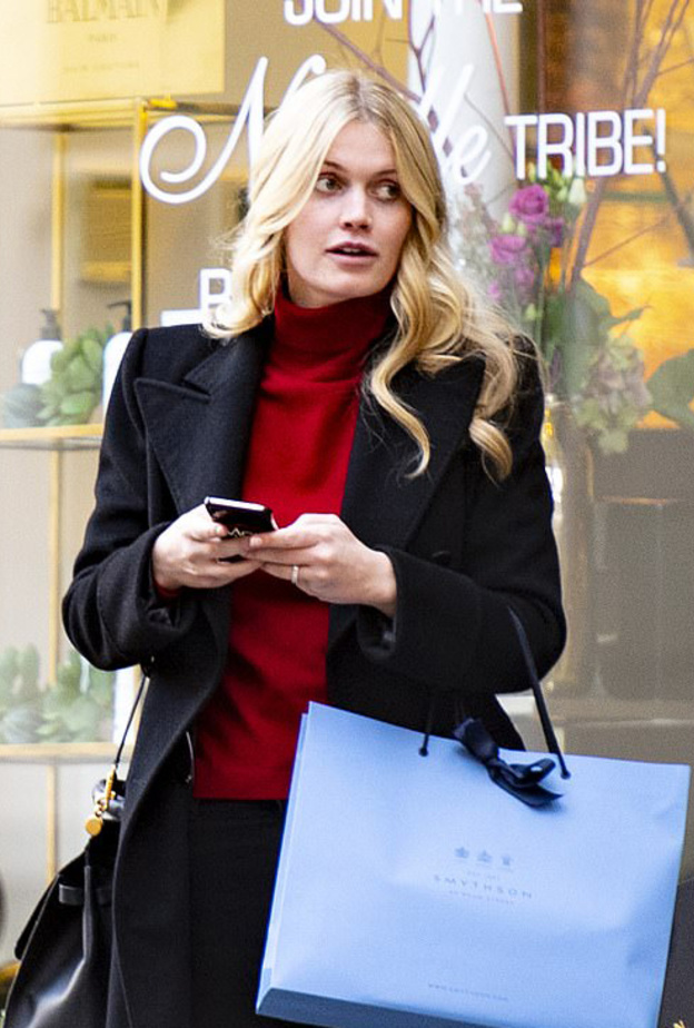 ظهور ميتي سبنسر بخاتم خطوبتها الماسي