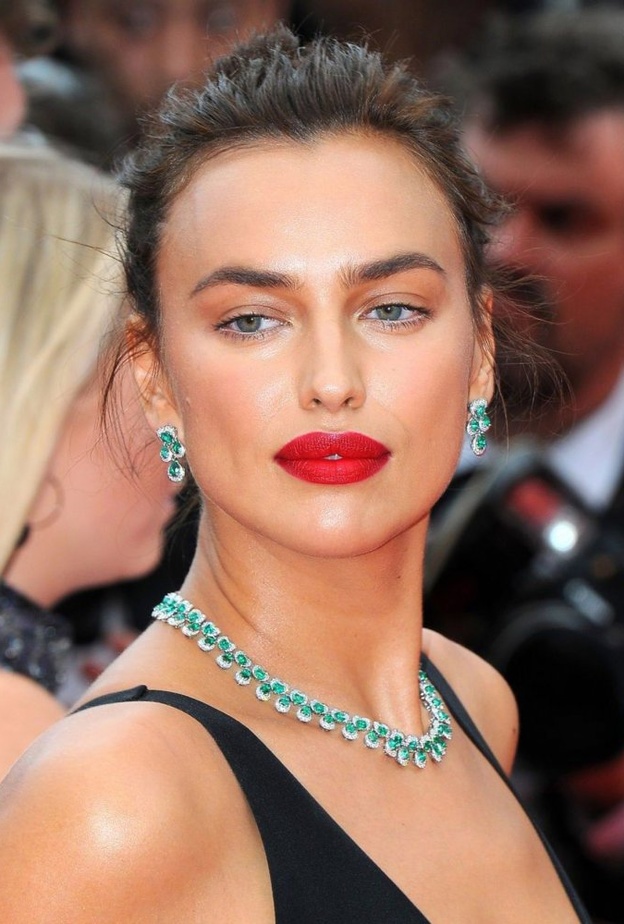 العارضة الروسية ايرينا شايك