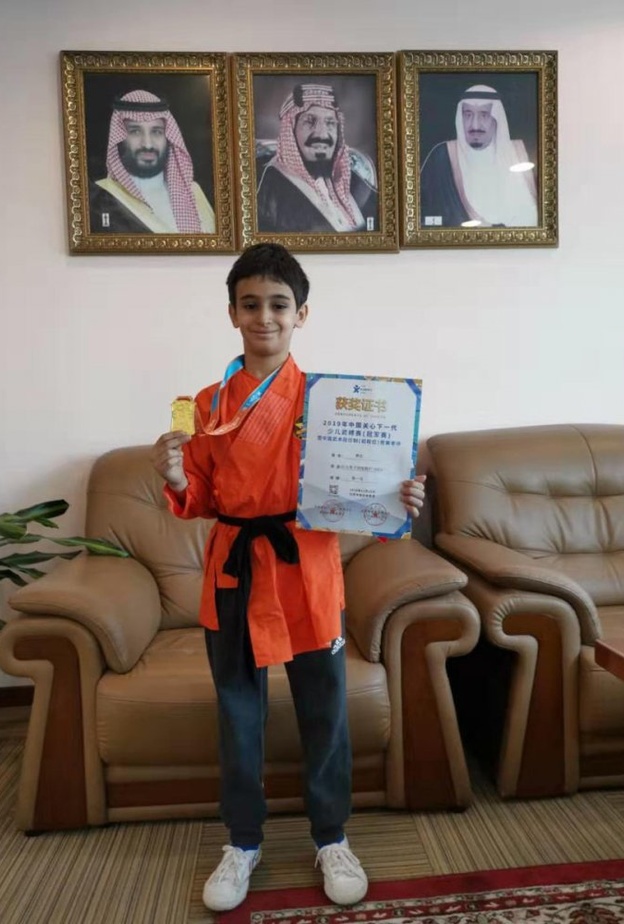 تفوق الطفل عبدالعزيز عسيري بالميدالية الذهبية